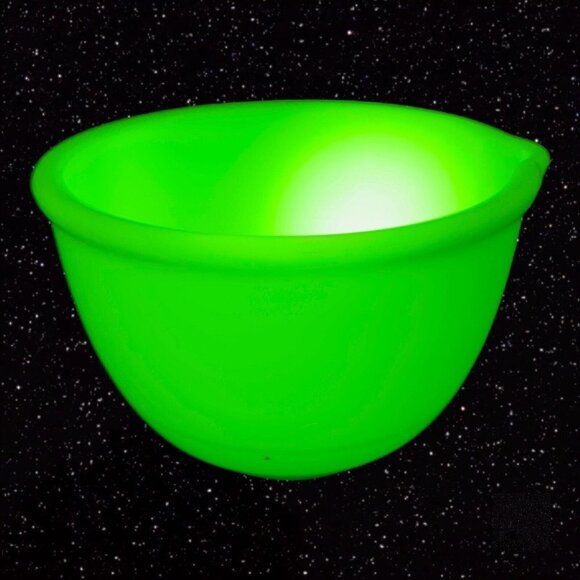 Jadeite Uranium Thick Glass Mixing Bowl With Spout Vintage UV Glow Glass Decor - Picture 12 of 16